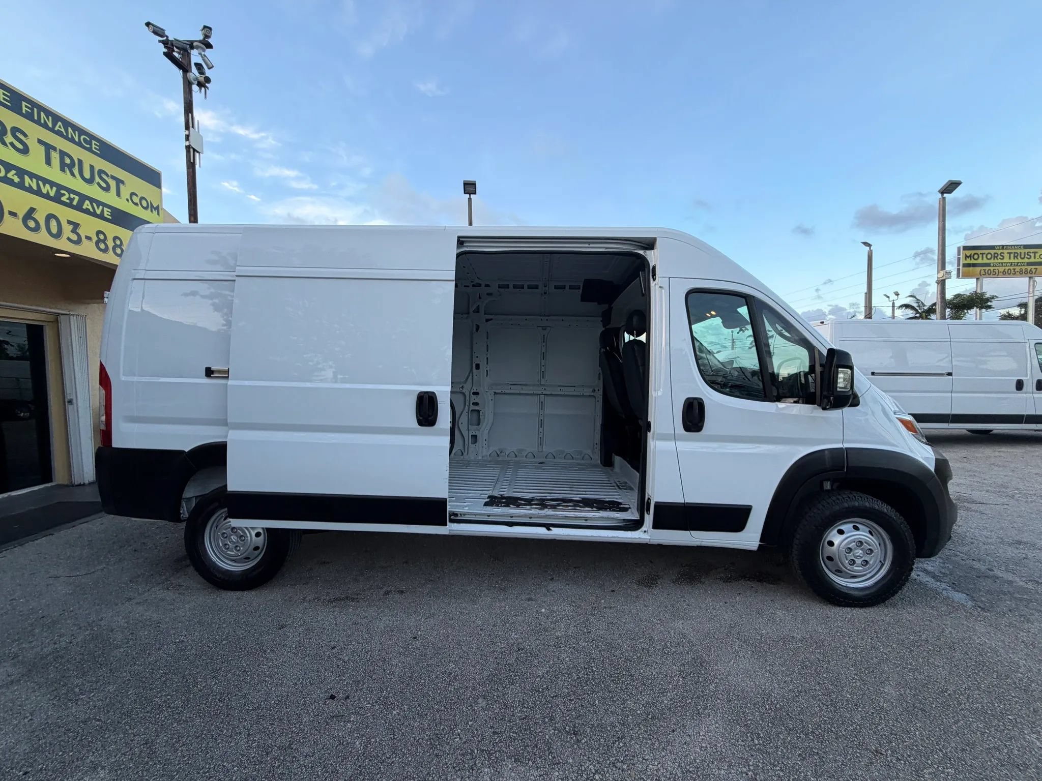 Used 2023 RAM ProMaster 2500 159 High Roof FWD image 8
