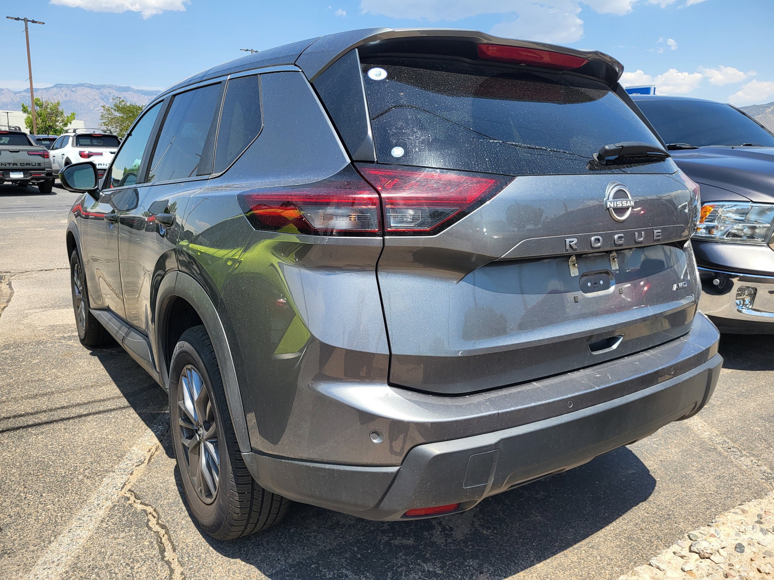 Used 2024 Nissan Rogue S AWD/4WD image 27