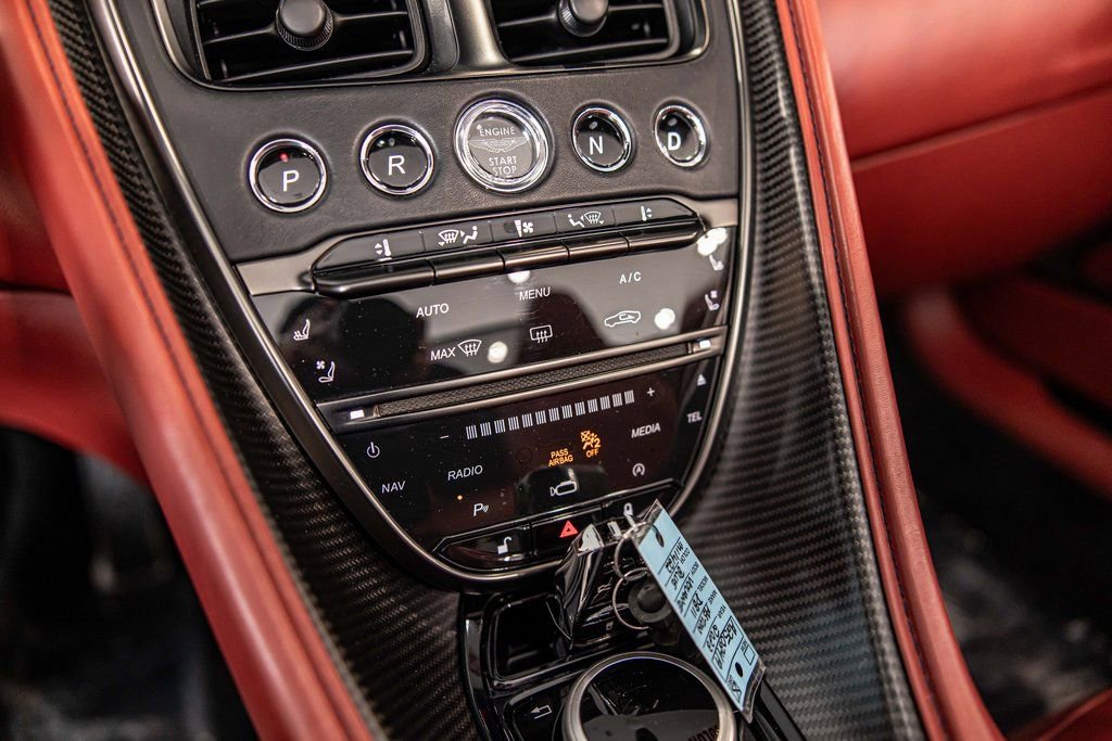 Used 2022 Aston Martin DB11 Volante image 27