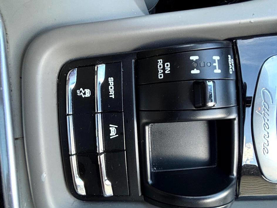 Used 2014 Porsche Cayenne Diesel Platinum Edition image 30