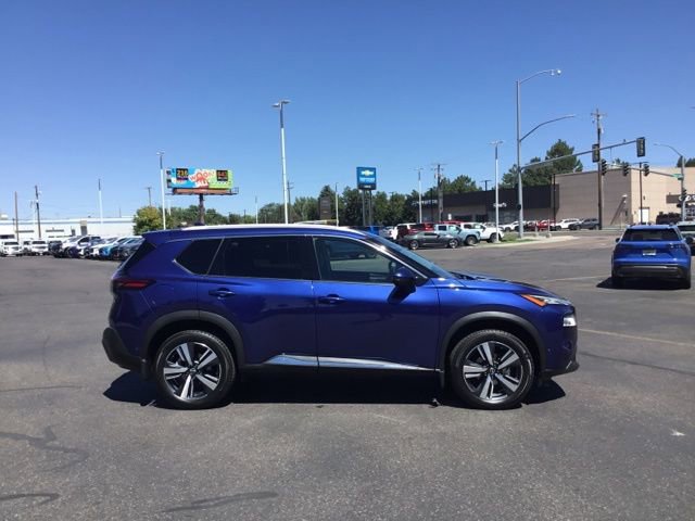 Used 2022 Nissan Rogue SL w/ SL Premium Package image 2