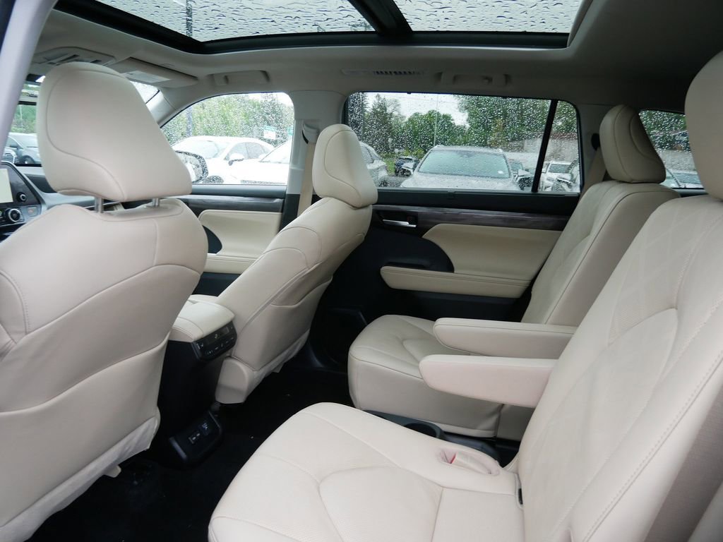 Used 2023 Toyota Highlander Platinum AWD/4WD image 11
