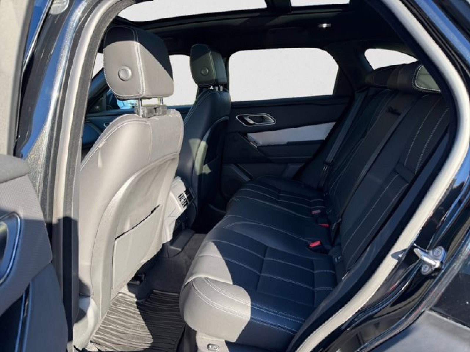 Certified 2023 Land Rover Range Rover Velar R-Dynamic S AWD/4WD image 18