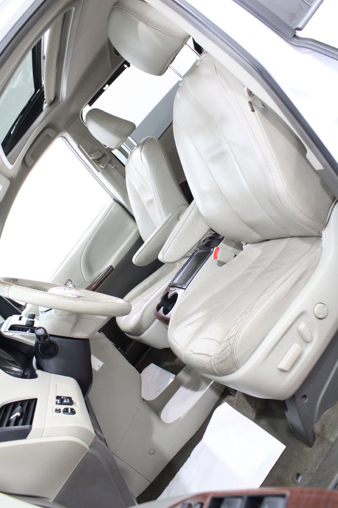 Used 2013 Toyota Sienna XLE image 14