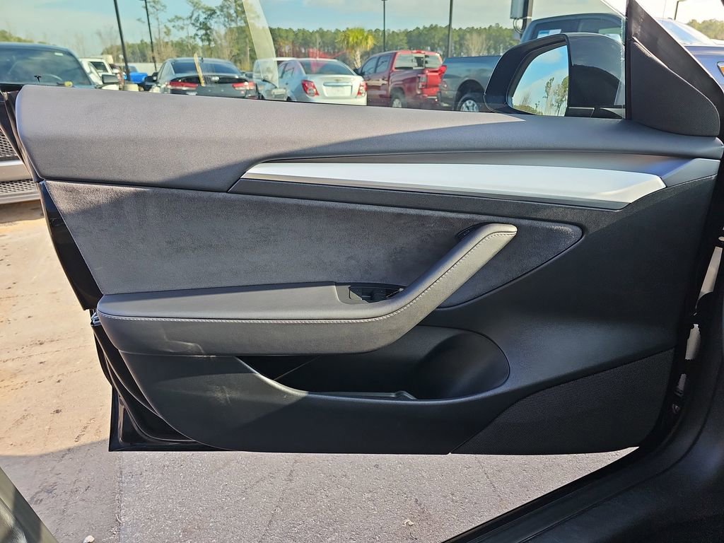 Used 2023 Tesla Model 3 Standard Range image 32