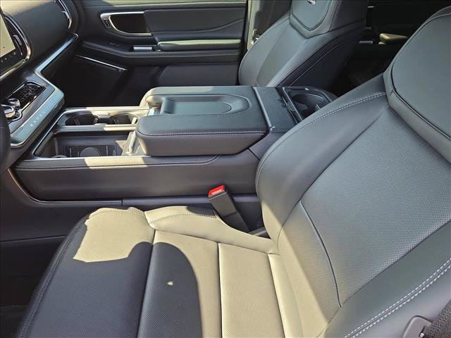 New 2027 Ford Expedition Platinum w/ Stealth Appearance Package RWD image 4