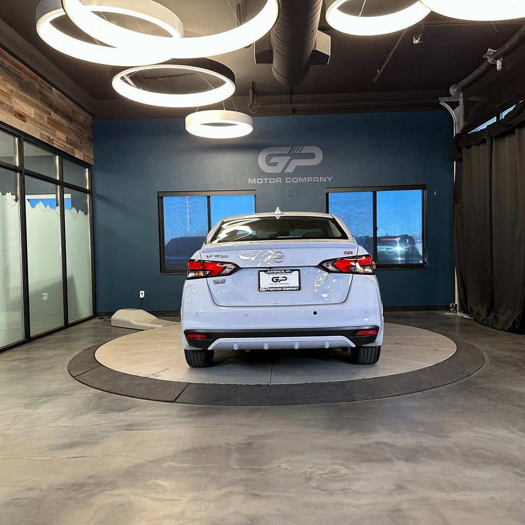 Used 2024 Nissan Versa SR w/ Trunk Package image 4