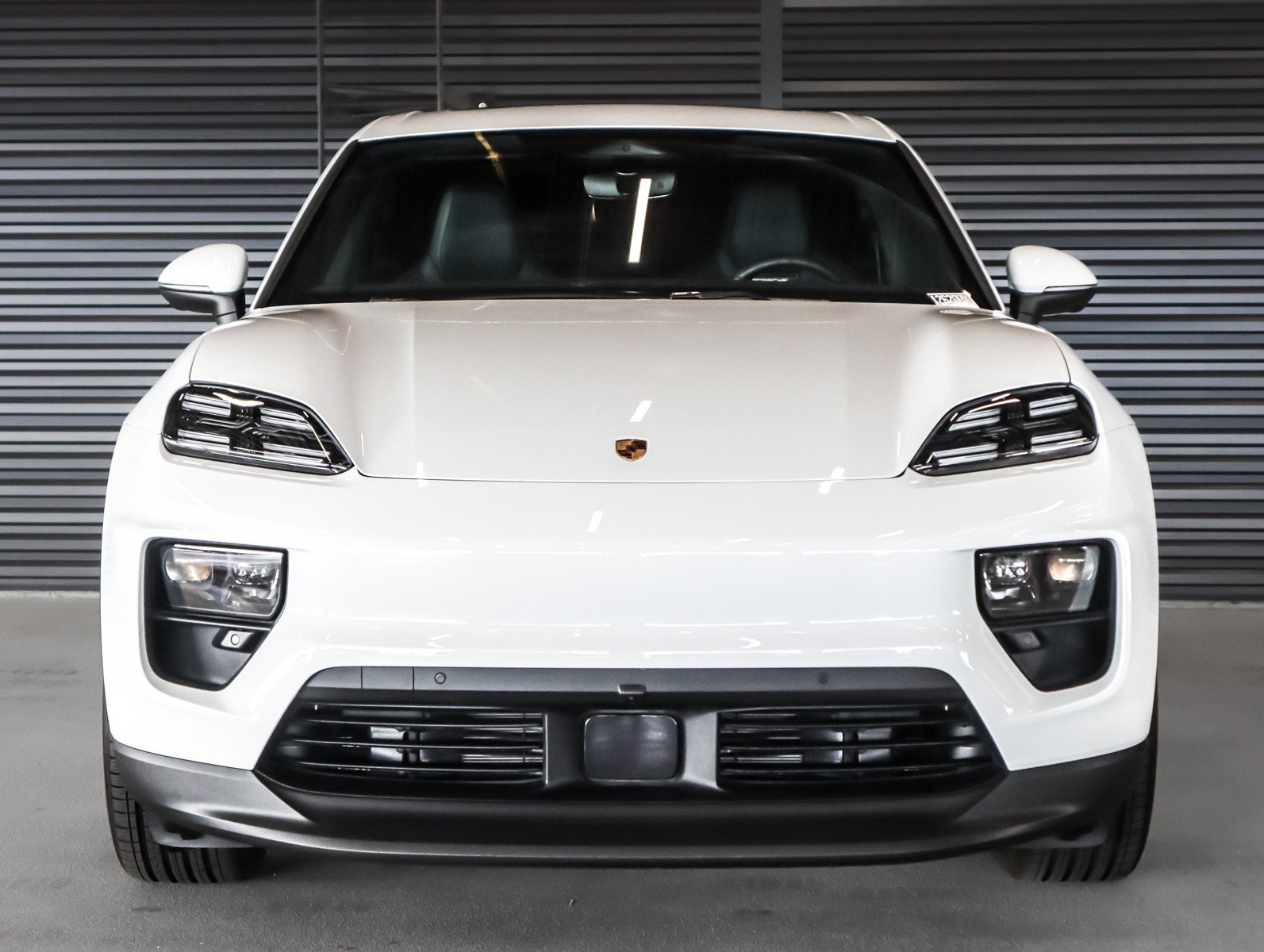 Used 2025 Porsche Macan Electric image 8