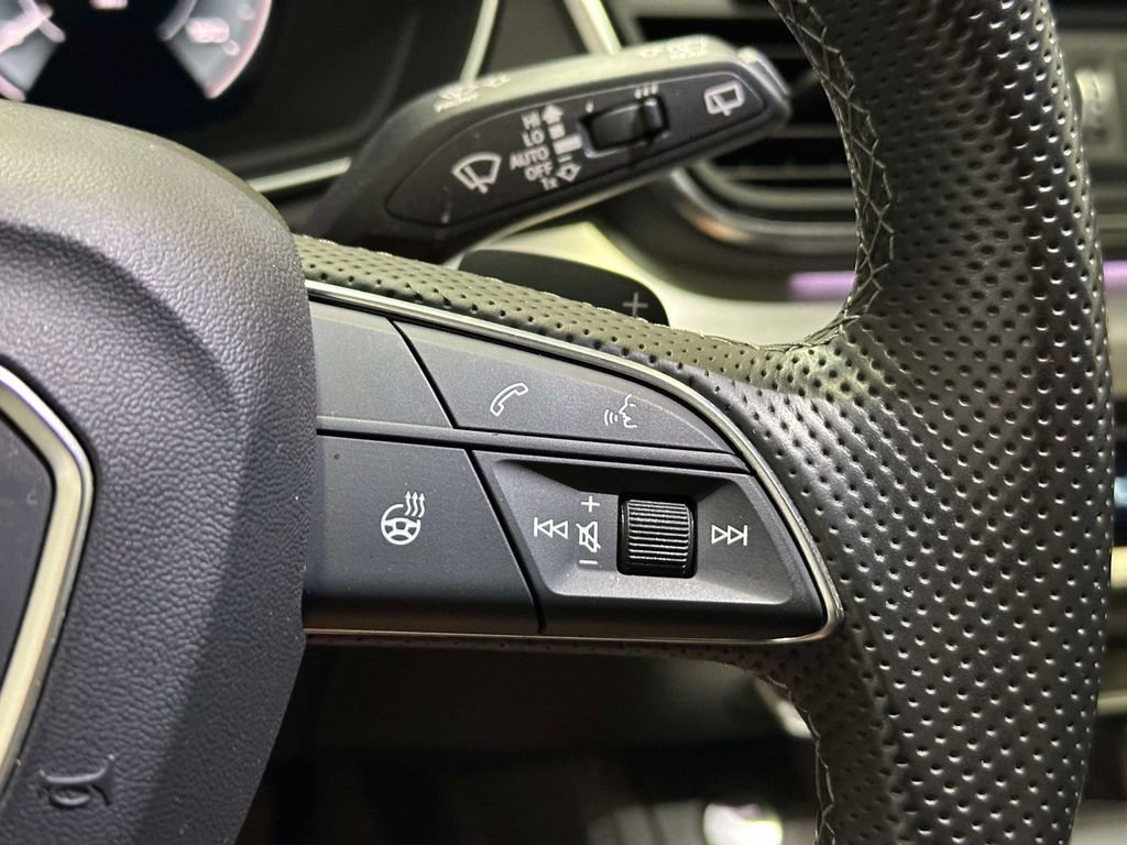 Used 2023 Audi Q5 e Prestige AWD/4WD image 31