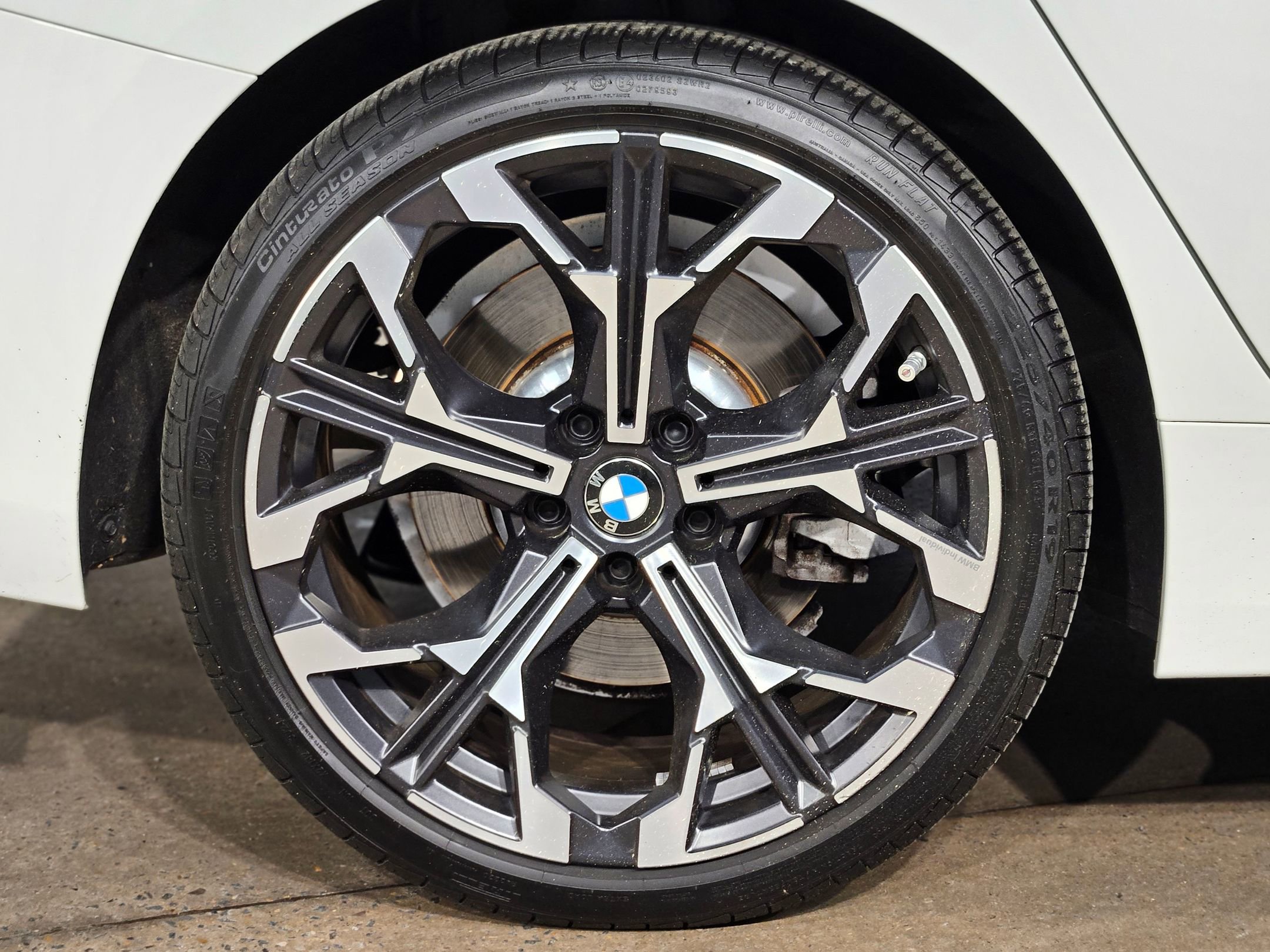 Used 2025 BMW 330i Sedan w/ Premium Package image 17