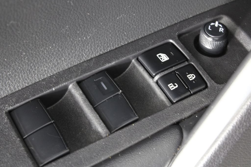 Used 2024 Toyota Corolla Cross XLE FWD image 21