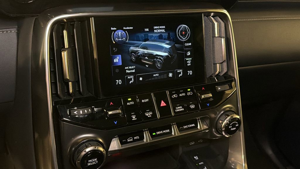 Used 2024 Lexus LX 600 4WD w/ Appearance Package image 31