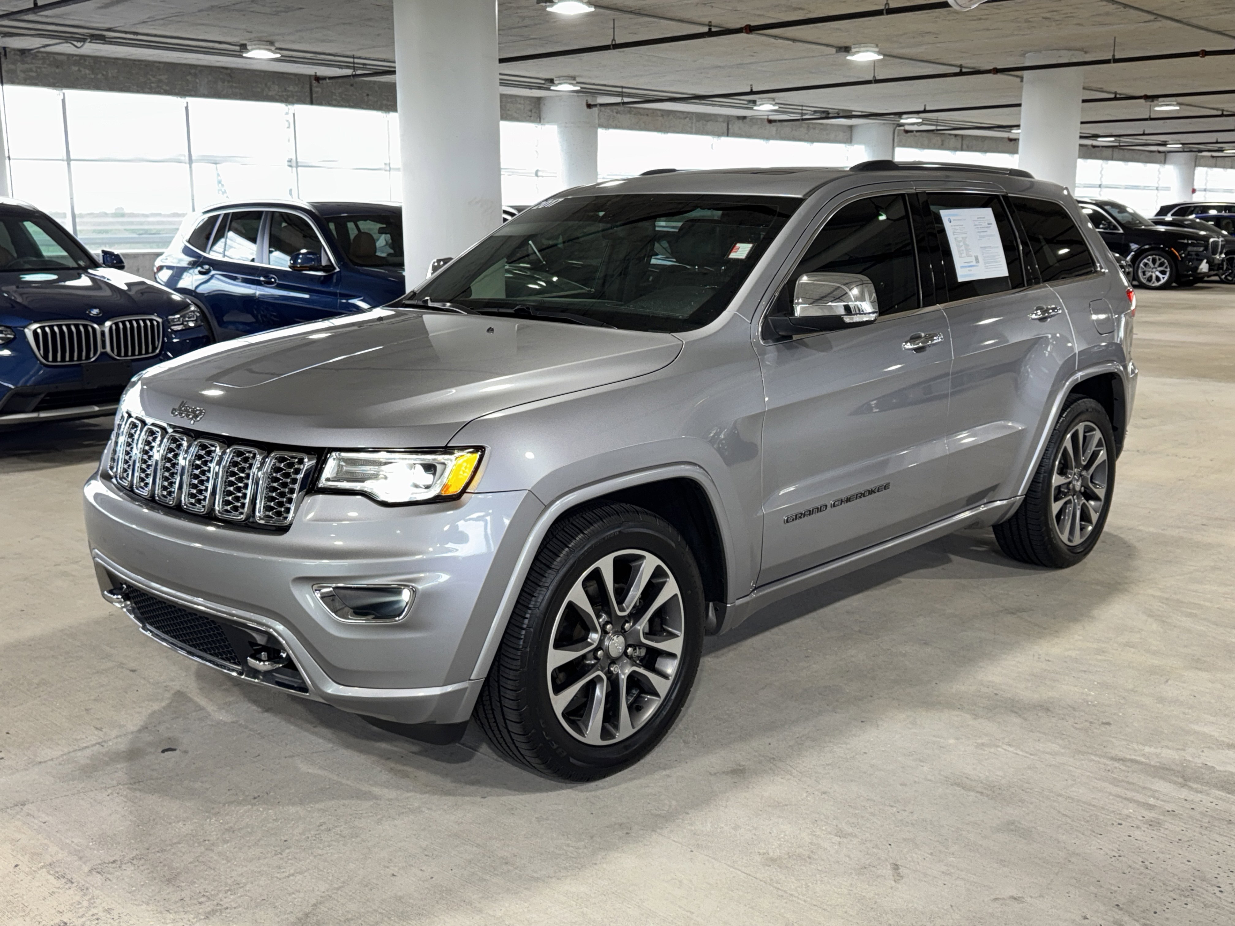 Used 2017 Jeep Grand Cherokee Overland AWD/4WD image 4