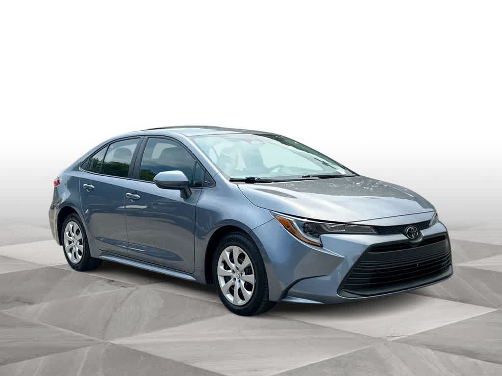 Used 2025 Toyota Corolla LE FWD image 2