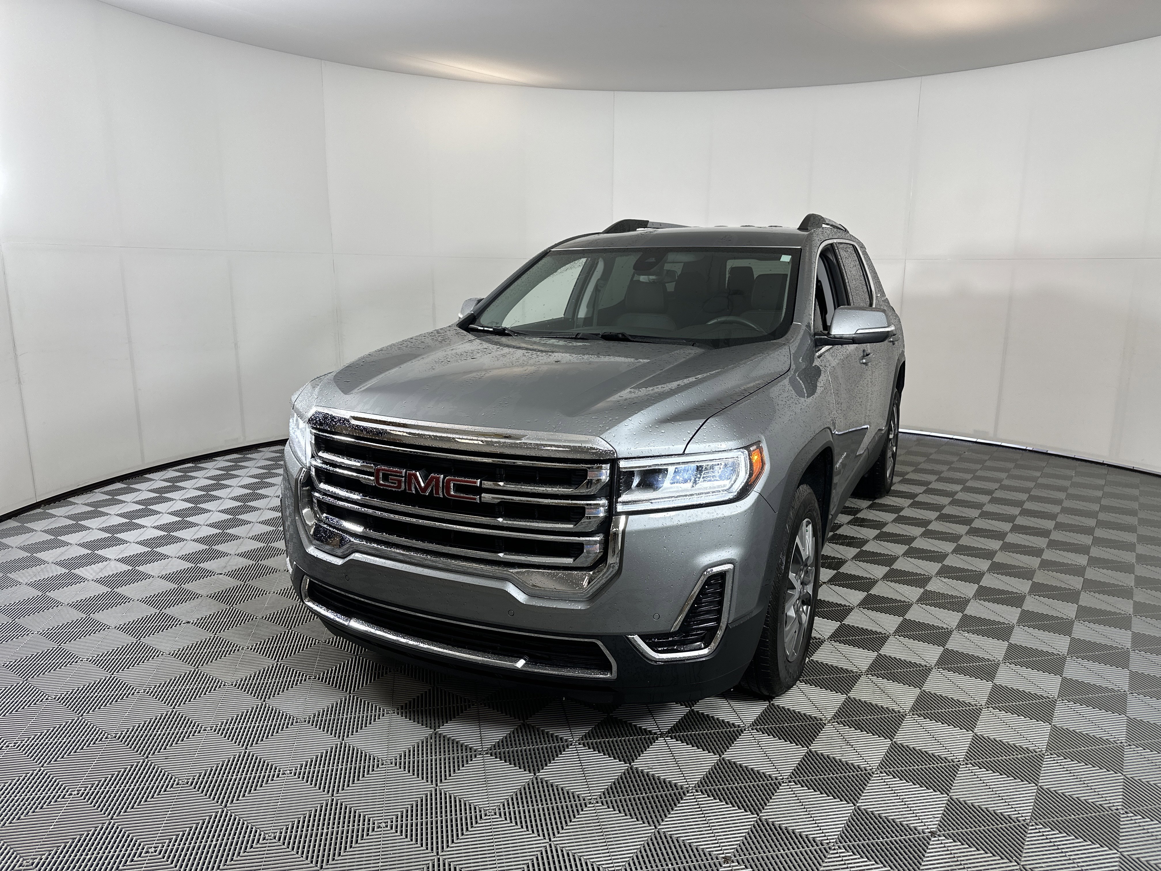 Certified 2023 GMC Acadia SLE w/ Driver Convenience Package image 2