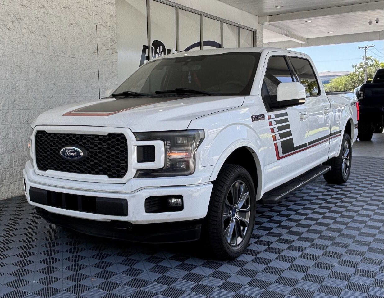 Used 2018 Ford F150 Lariat w/ Equipment Group 502A Luxury AWD/4WD image 2