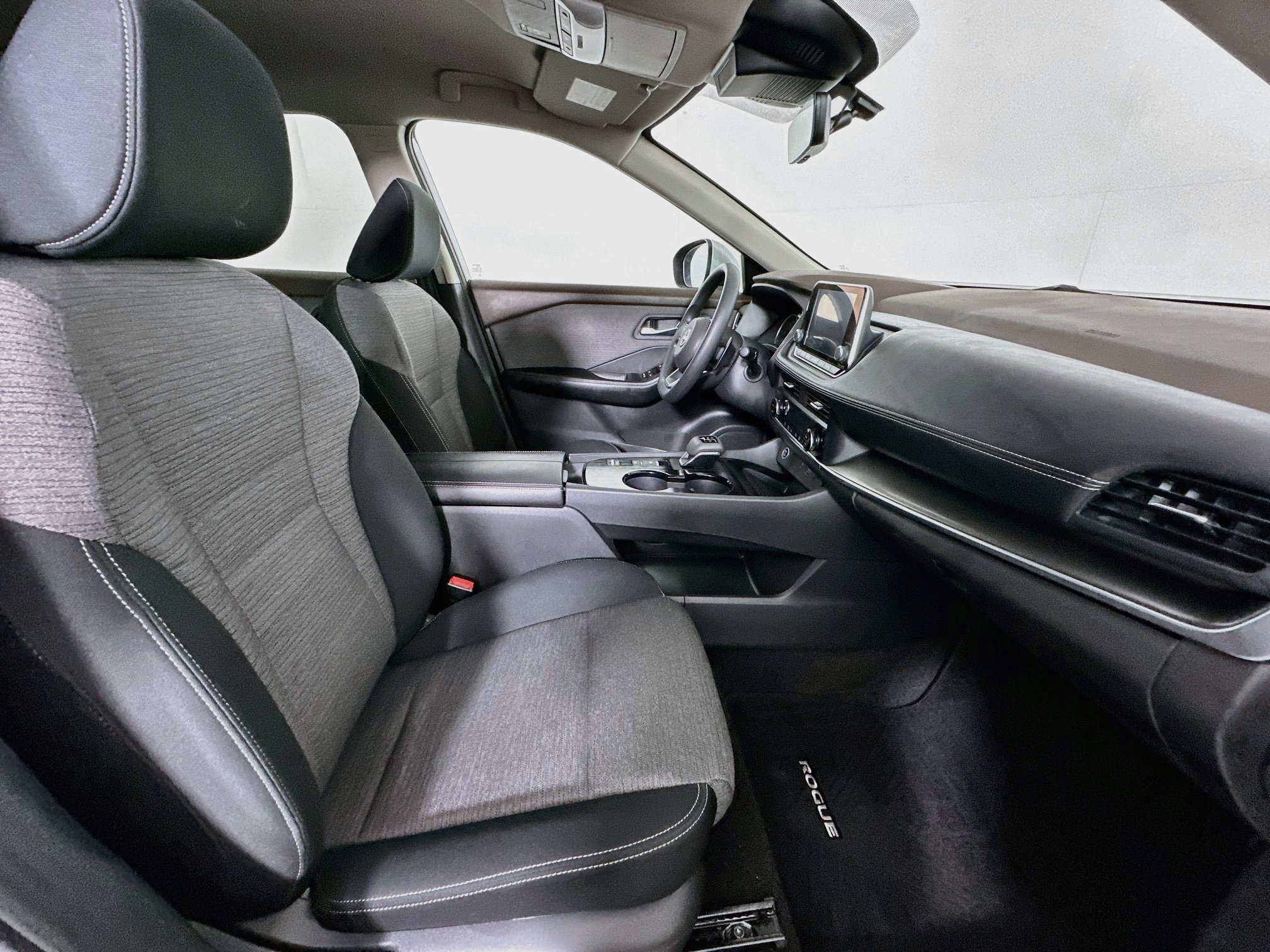 Used 2023 Nissan Rogue SV FWD image 29