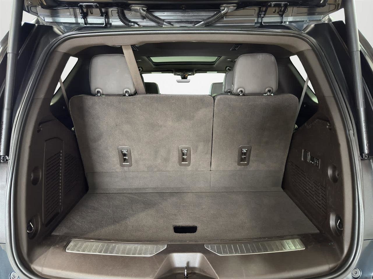 Used 2021 GMC Yukon Denali w/ Denali Premium Package image 27