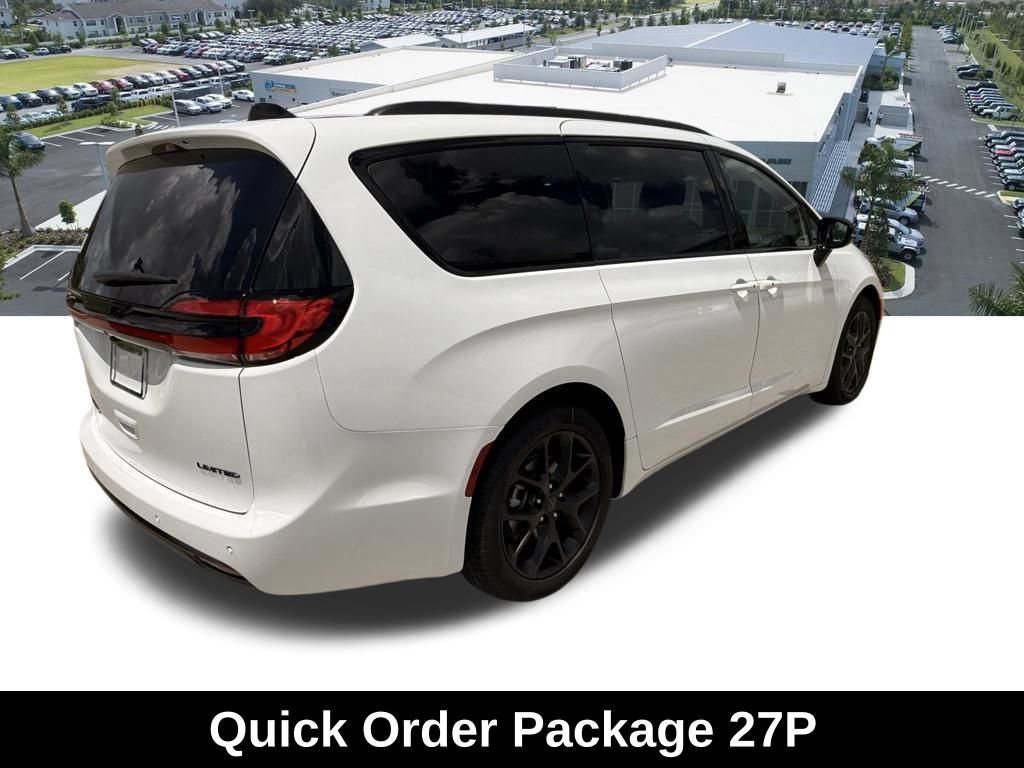 New 2027 Chrysler Pacifica Limited w/ S Appearance Package FWD image 4