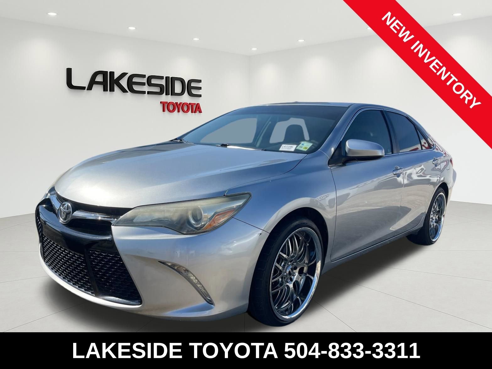 Used 2015 Toyota Camry XSE image 2