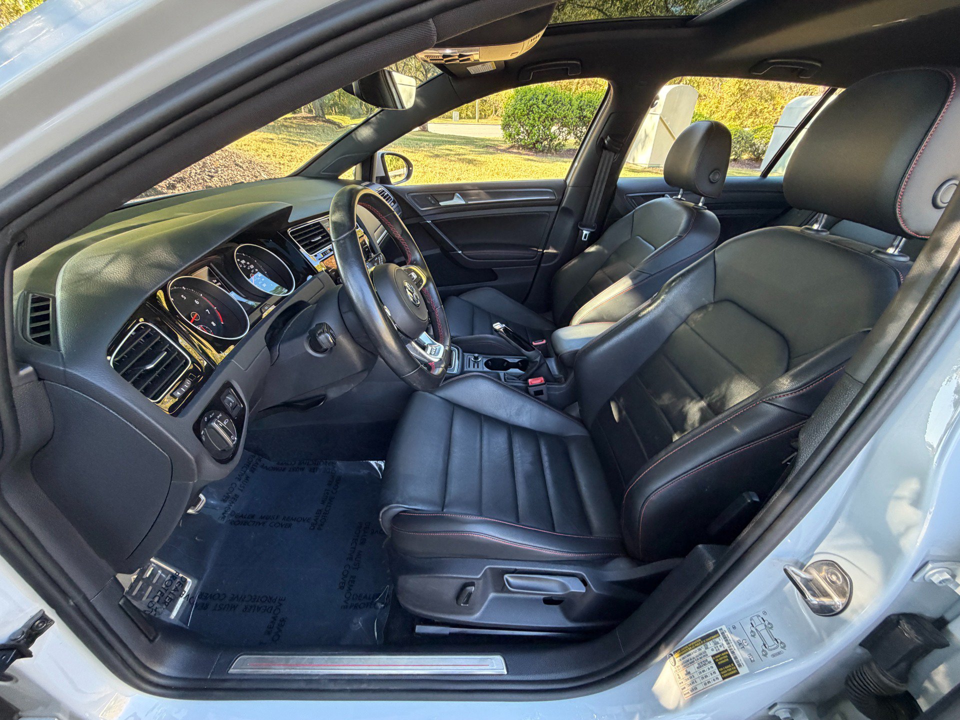 Used 2020 Volkswagen Golf 4-Door FWD image 28