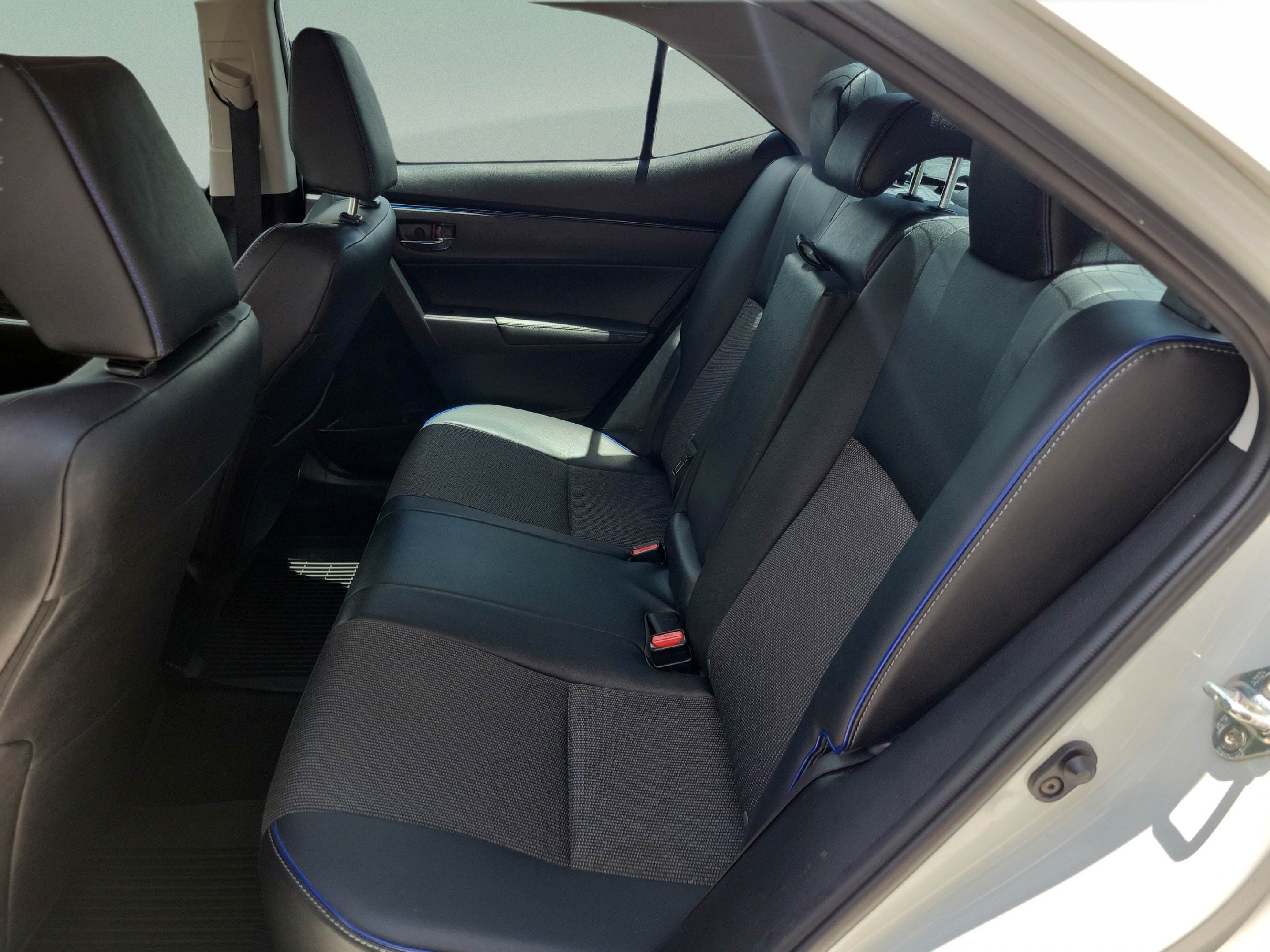 Used 2018 Toyota Corolla SE FWD image 13