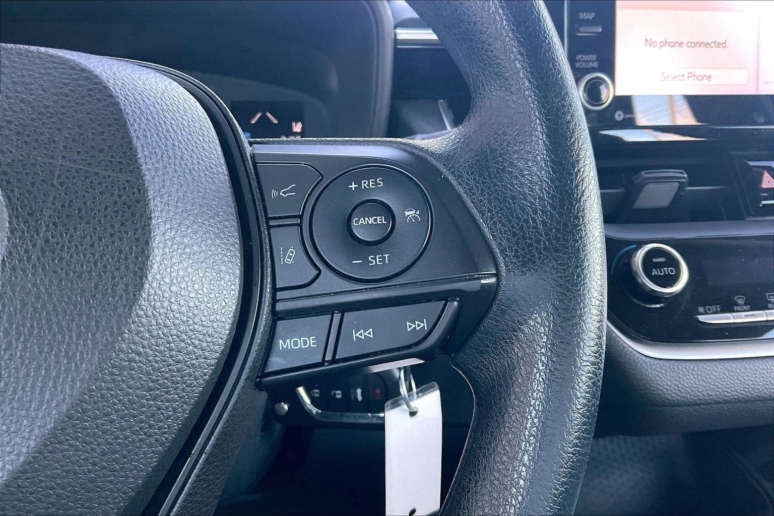 Used 2022 Toyota Corolla LE image 11