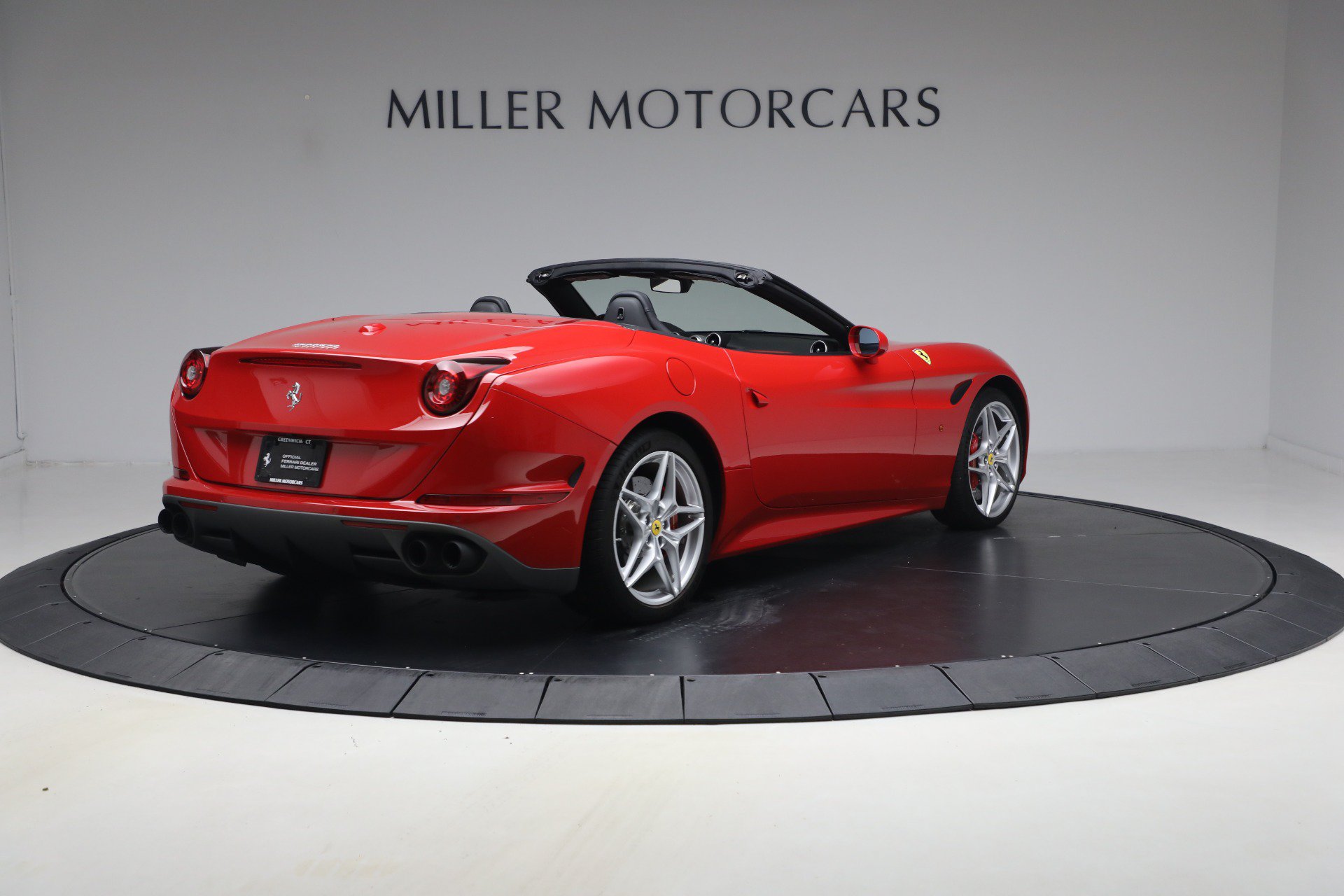Certified 2017 Ferrari California T RWD image 8