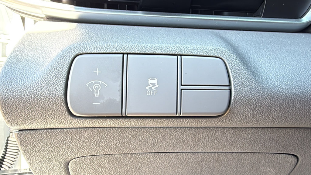 Certified 2026 Hyundai Elantra Sport FWD image 17