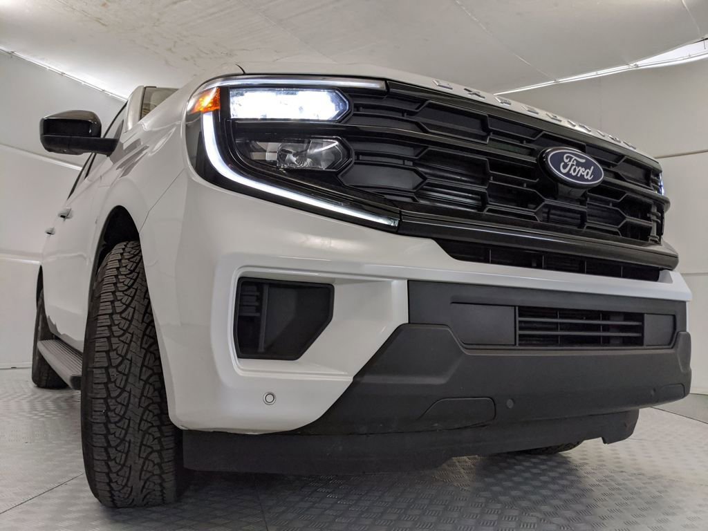 New 2025 Ford Expedition Active image 28