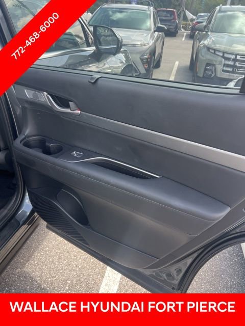 Used 2023 Hyundai Palisade SEL w/ Premium Package FWD image 4