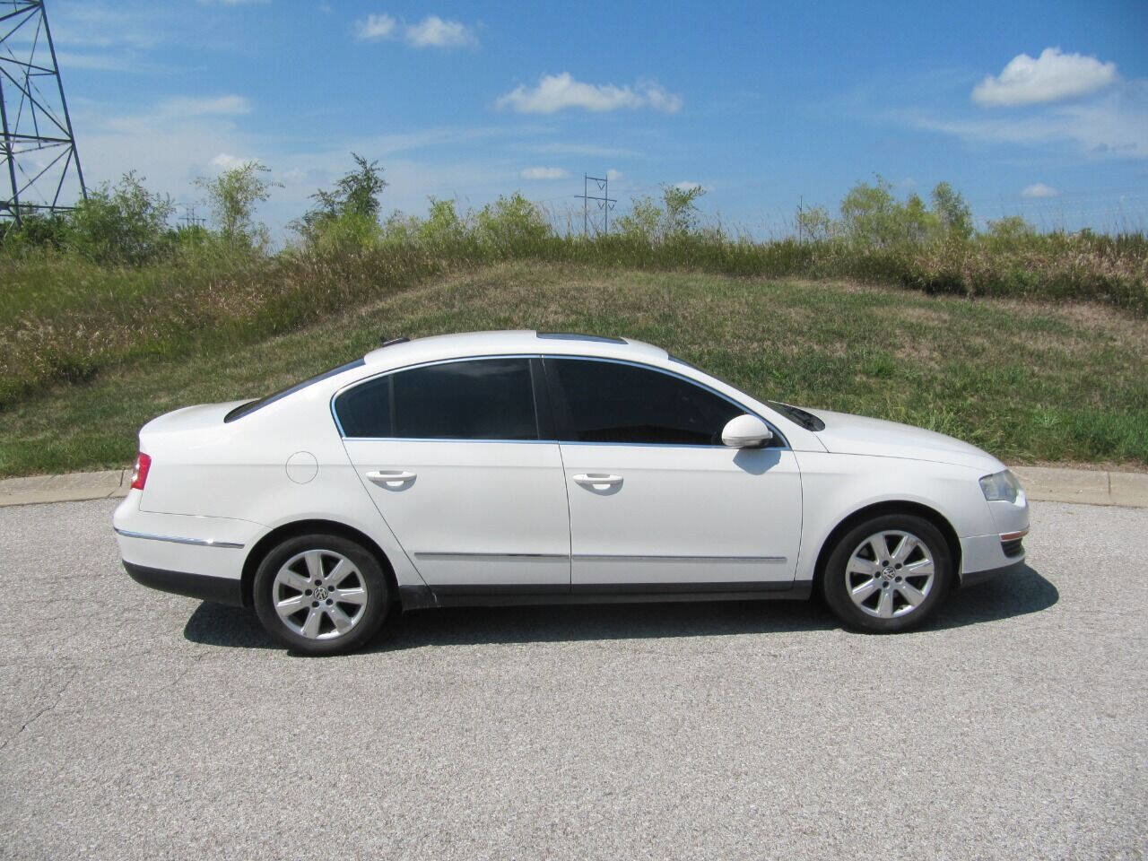 Used 2006 Volkswagen Passat Value Edition image 9