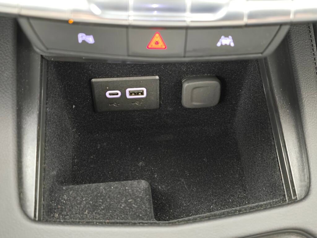 Used 2024 Cadillac XT4 Premium Luxury image 30