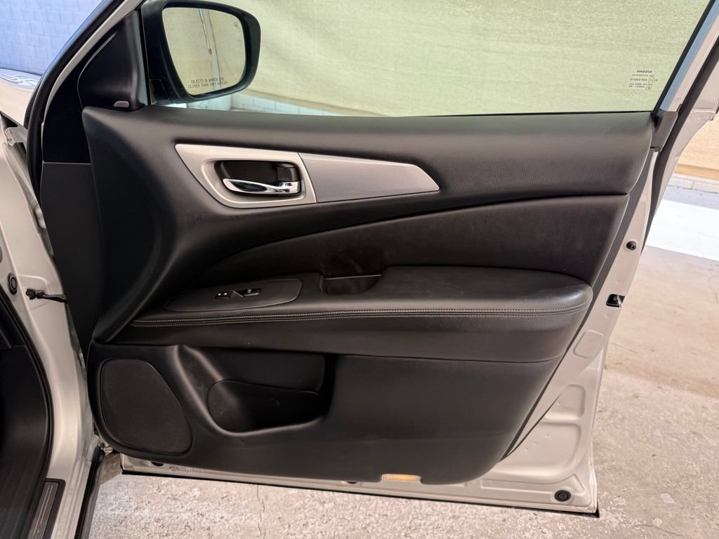 Used 2019 Nissan Pathfinder SL FWD image 13