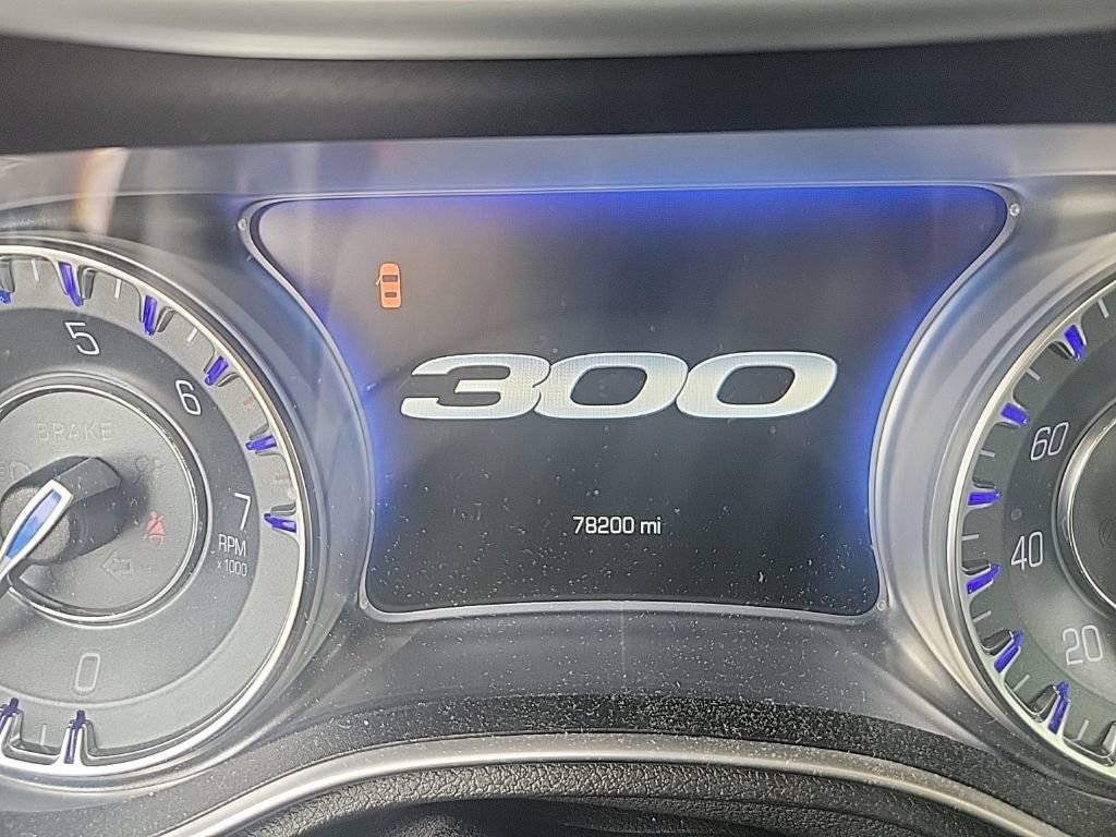 Used 2016 Chrysler 300 Limited image 24