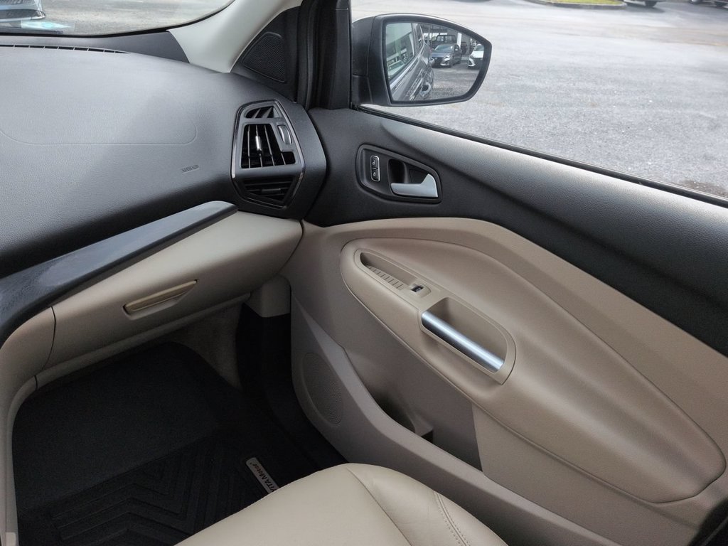 Used 2015 Ford Escape Titanium w/ Equipment Group 301A AWD/4WD image 17