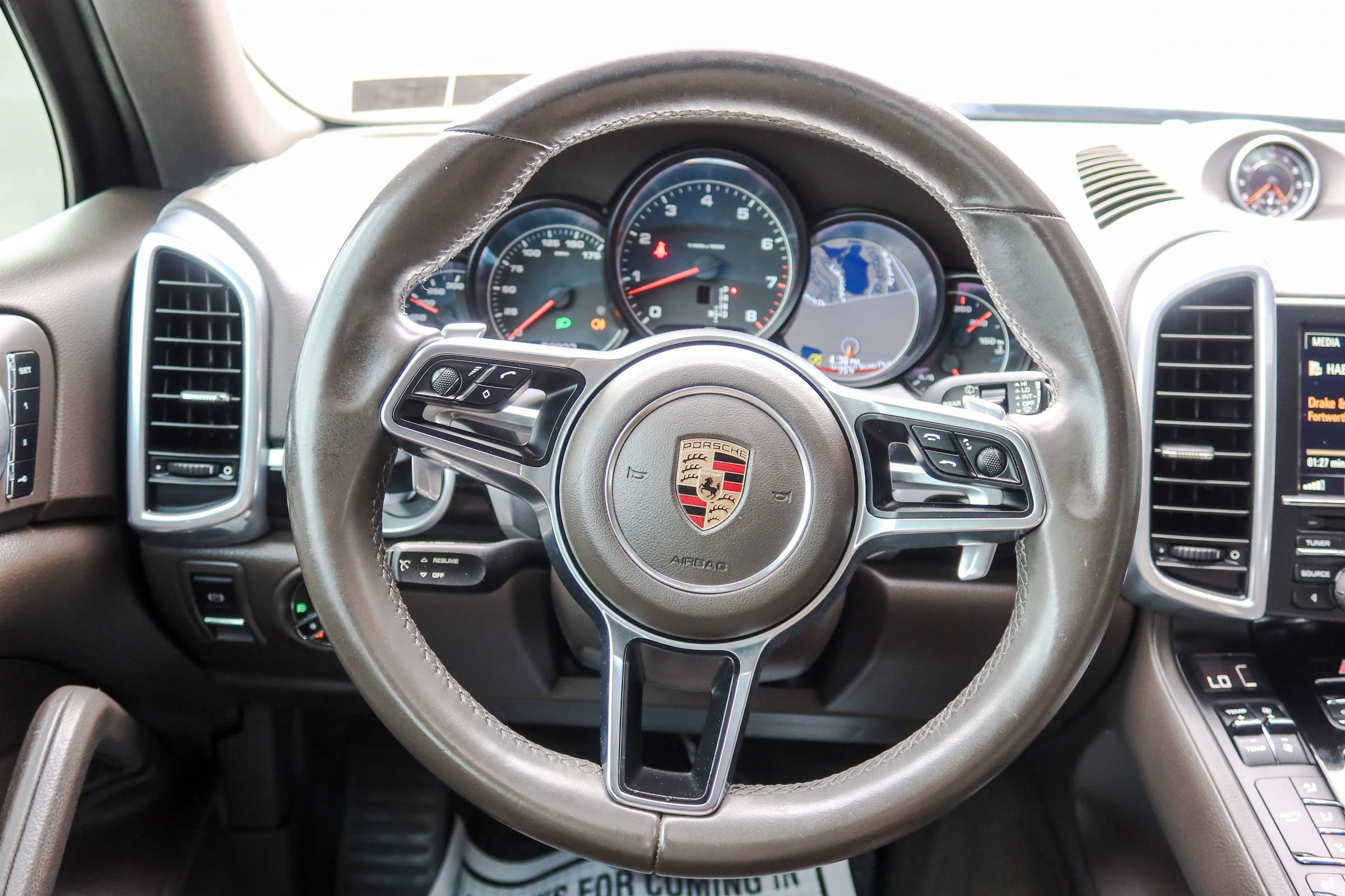 Used 2016 Porsche Cayenne w/ Premium Package AWD/4WD image 16
