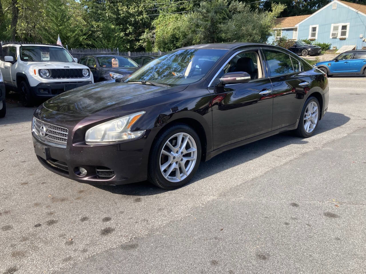 Used 2010 Nissan Maxima 3.5 SV w/ Monitor Pkg image 2