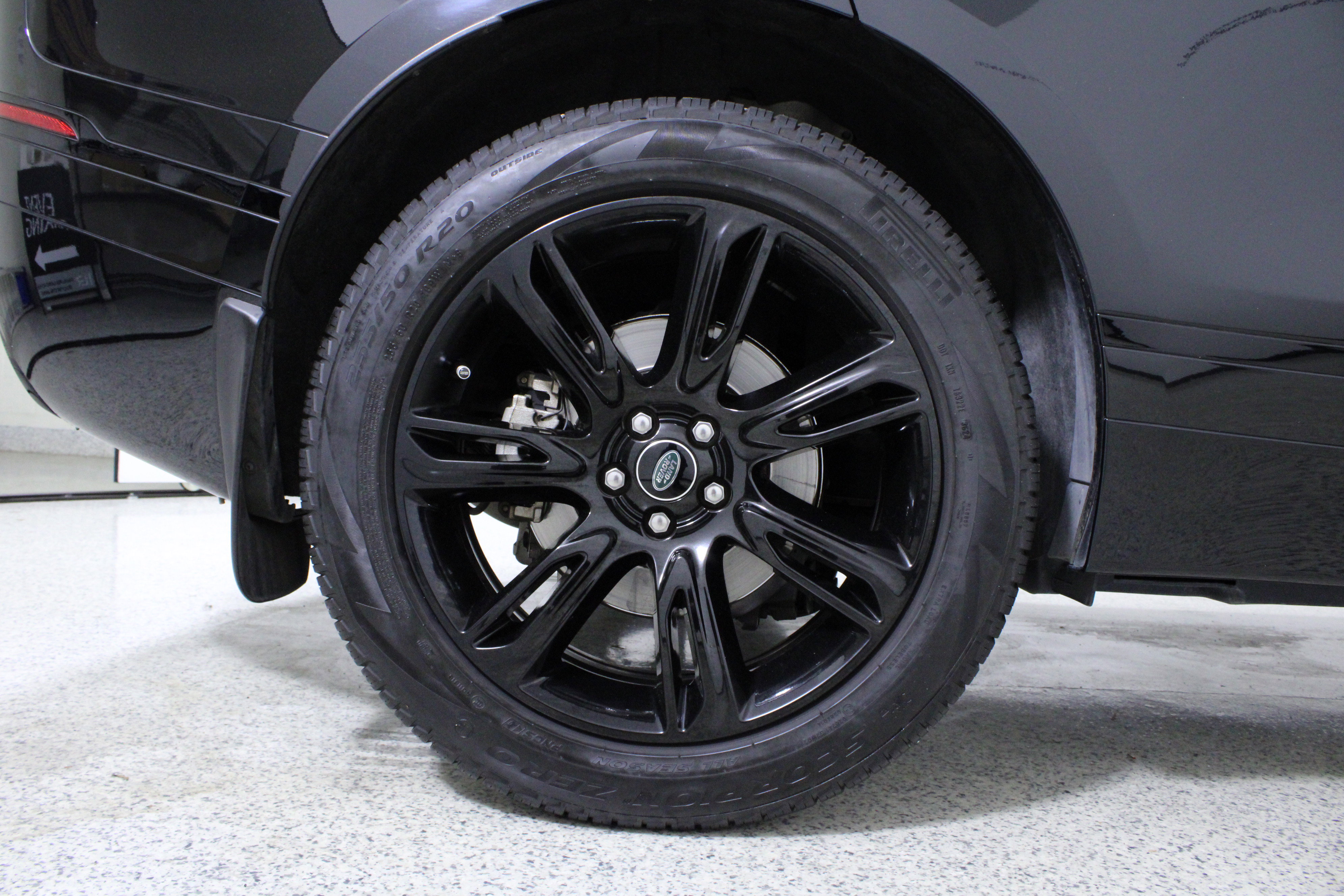 Used 2023 Land Rover Range Rover Velar R-Dynamic S image 8