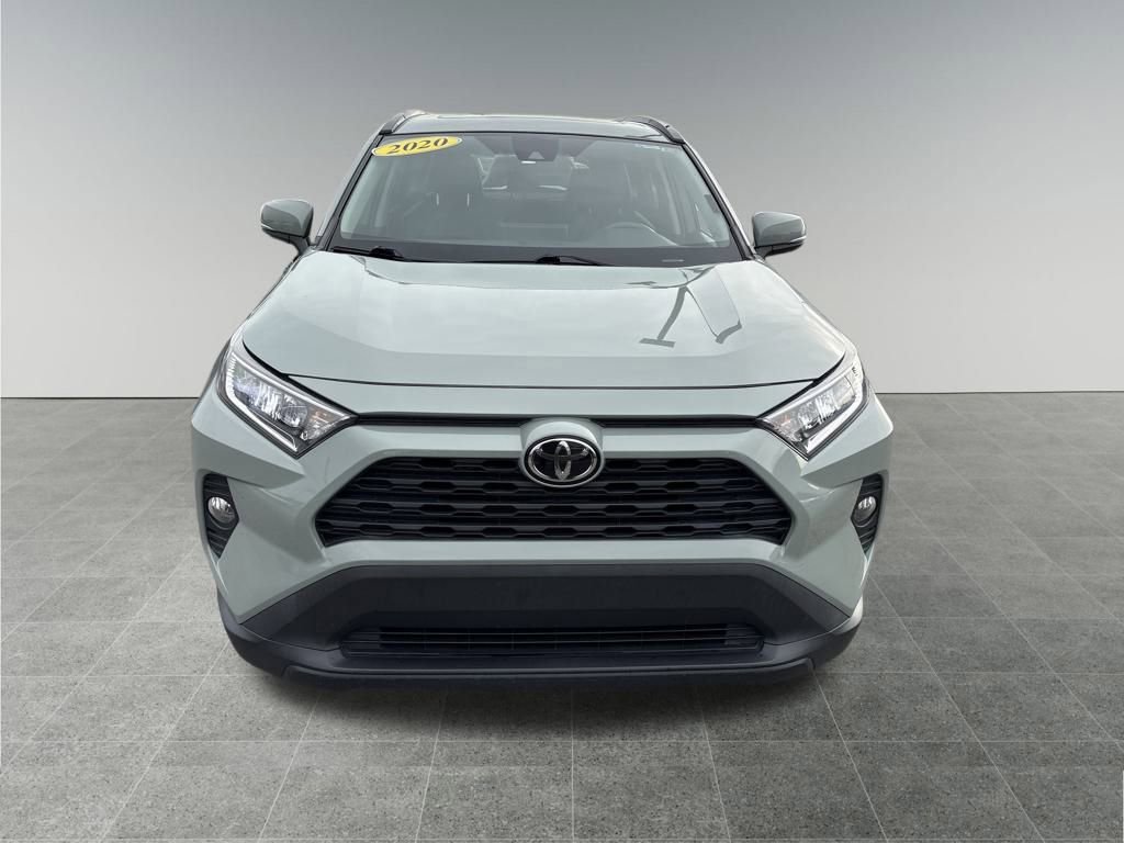 Used 2020 Toyota RAV4 XLE Premium image 8