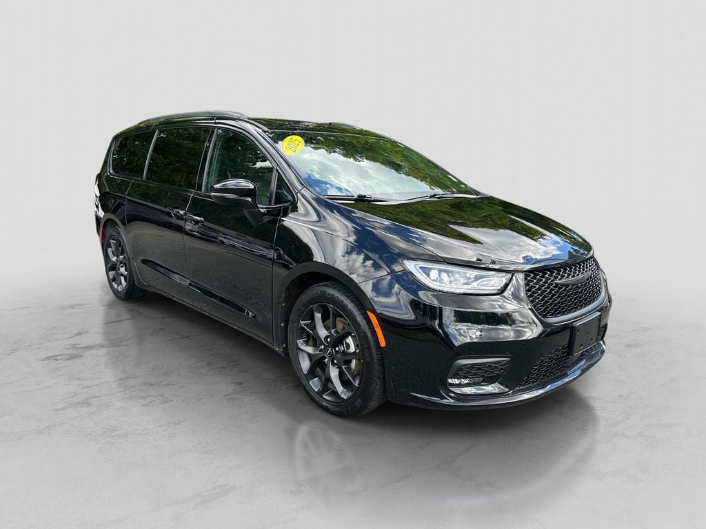Used 2025 Chrysler Pacifica Limited FWD image 7