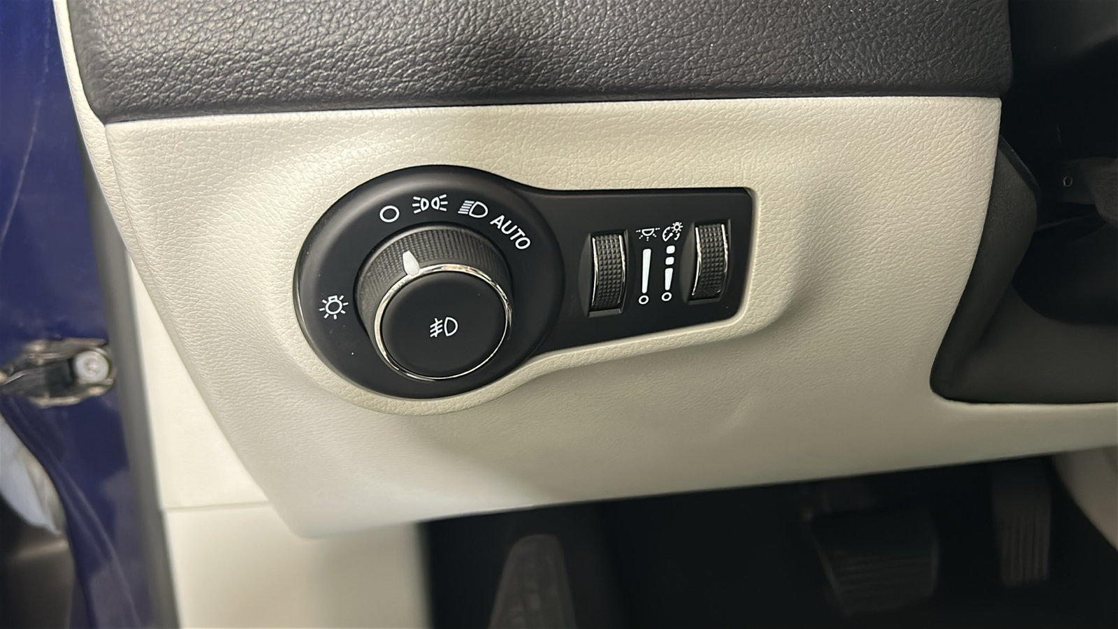 Used 2021 Jeep Compass Limited w/ Sun and Sound Group AWD/4WD image 24