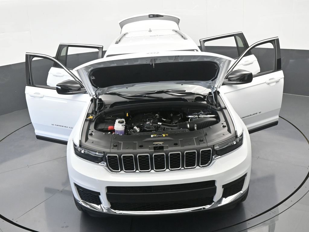 Used 2025 Jeep Grand Cherokee L Laredo image 60