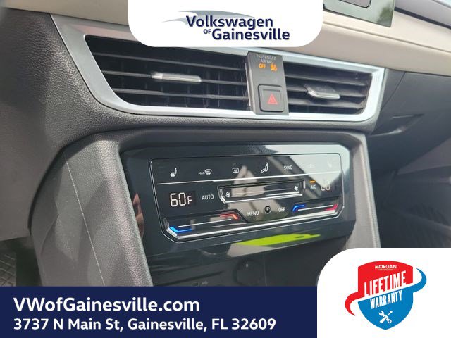 Used 2025 Volkswagen Taos SE FWD image 29