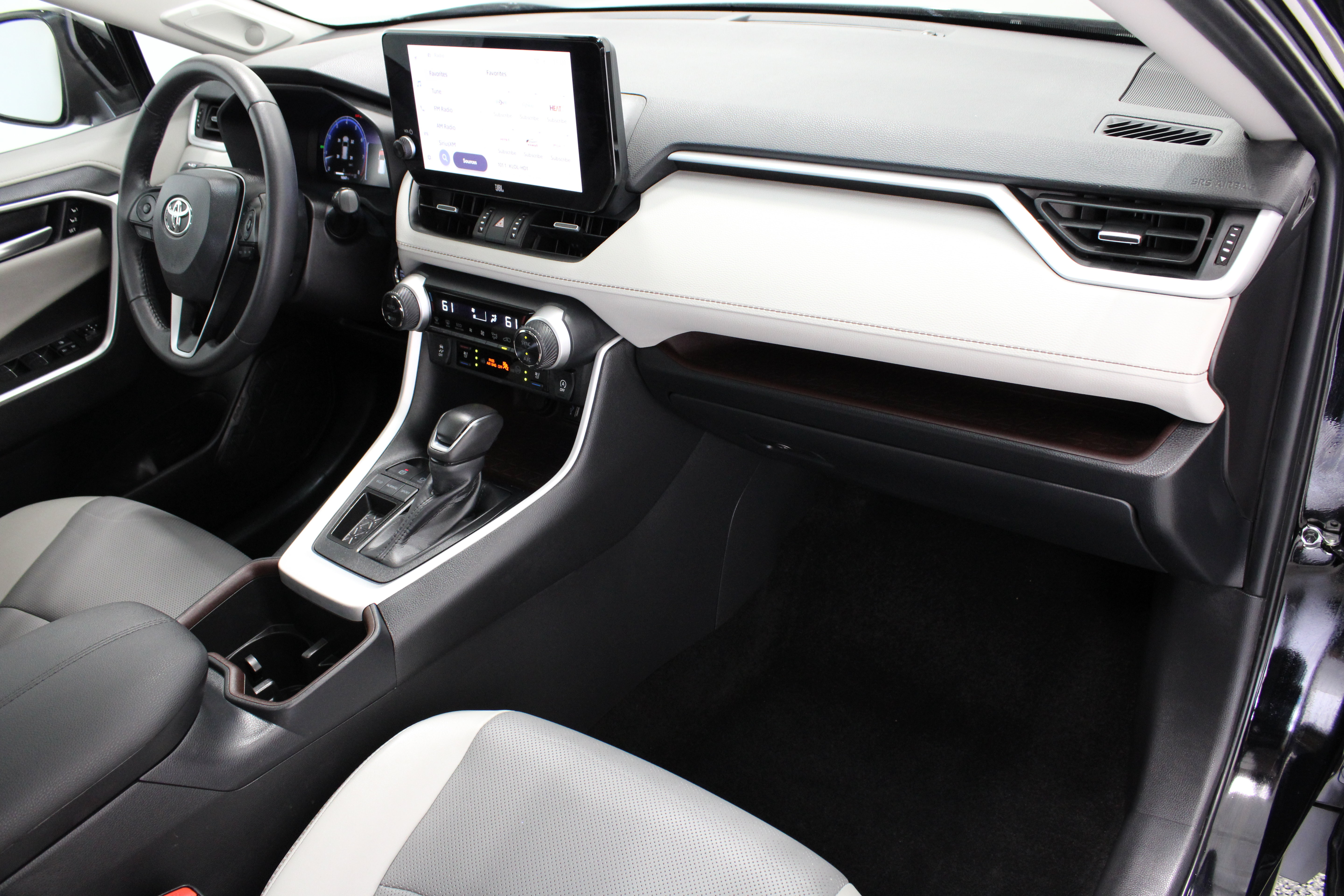 Certified 2025 Toyota RAV4 Limited FWD image 38