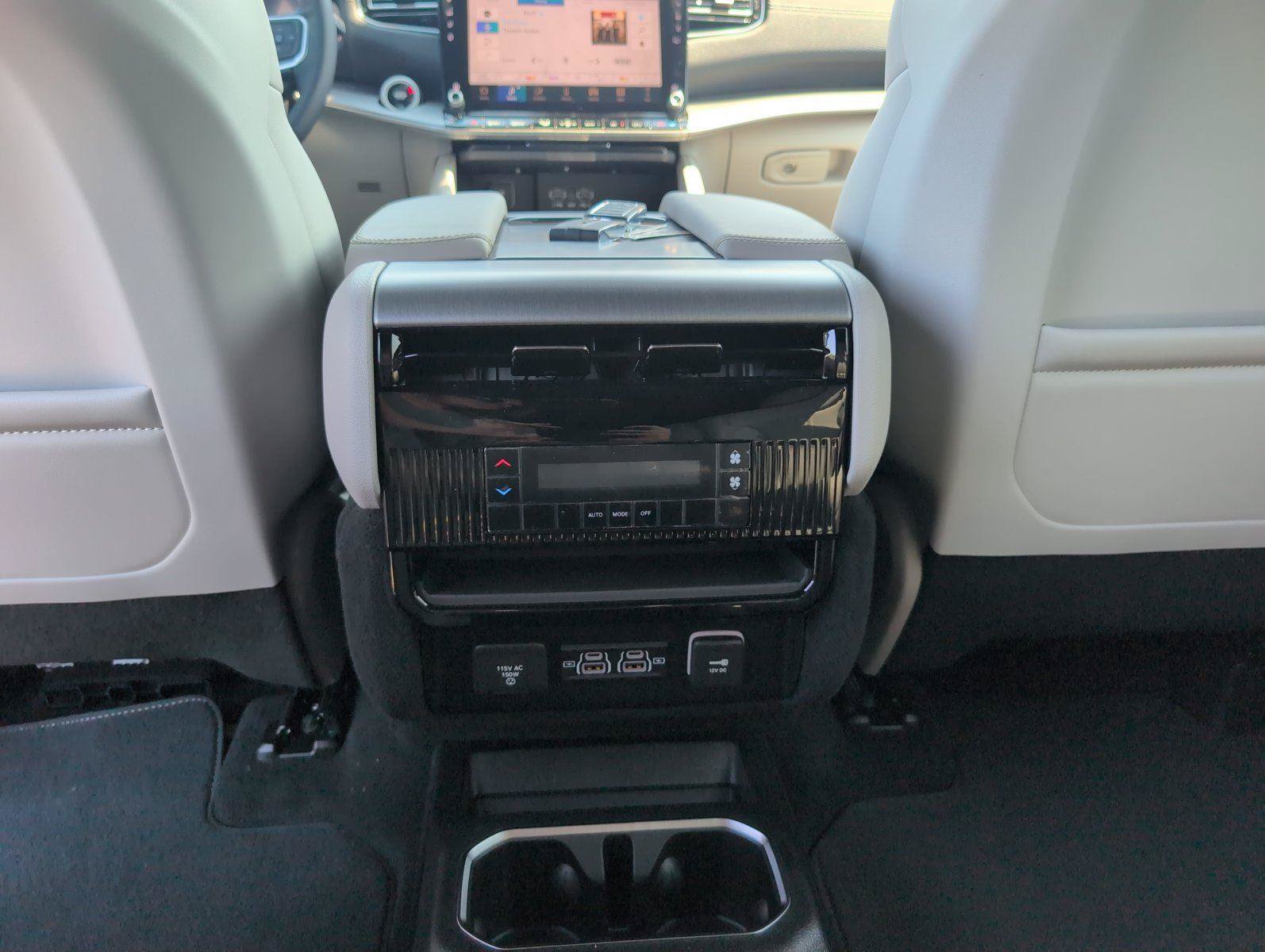 New 2026 Jeep Grand Wagoneer 4WD w/ Premium Group I image 34
