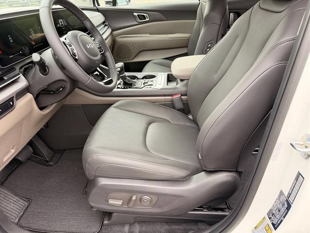 New 2026 Kia Carnival EX FWD image 7