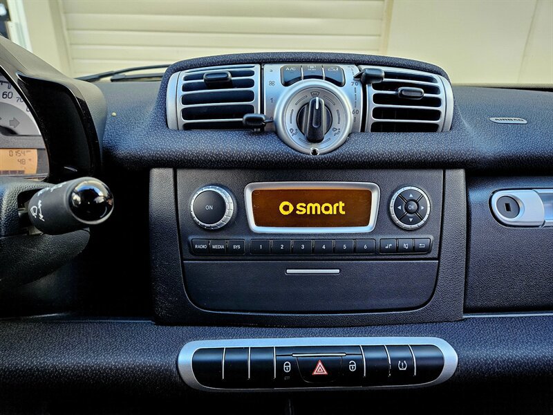 Used 2013 smart fortwo pure RWD image 31