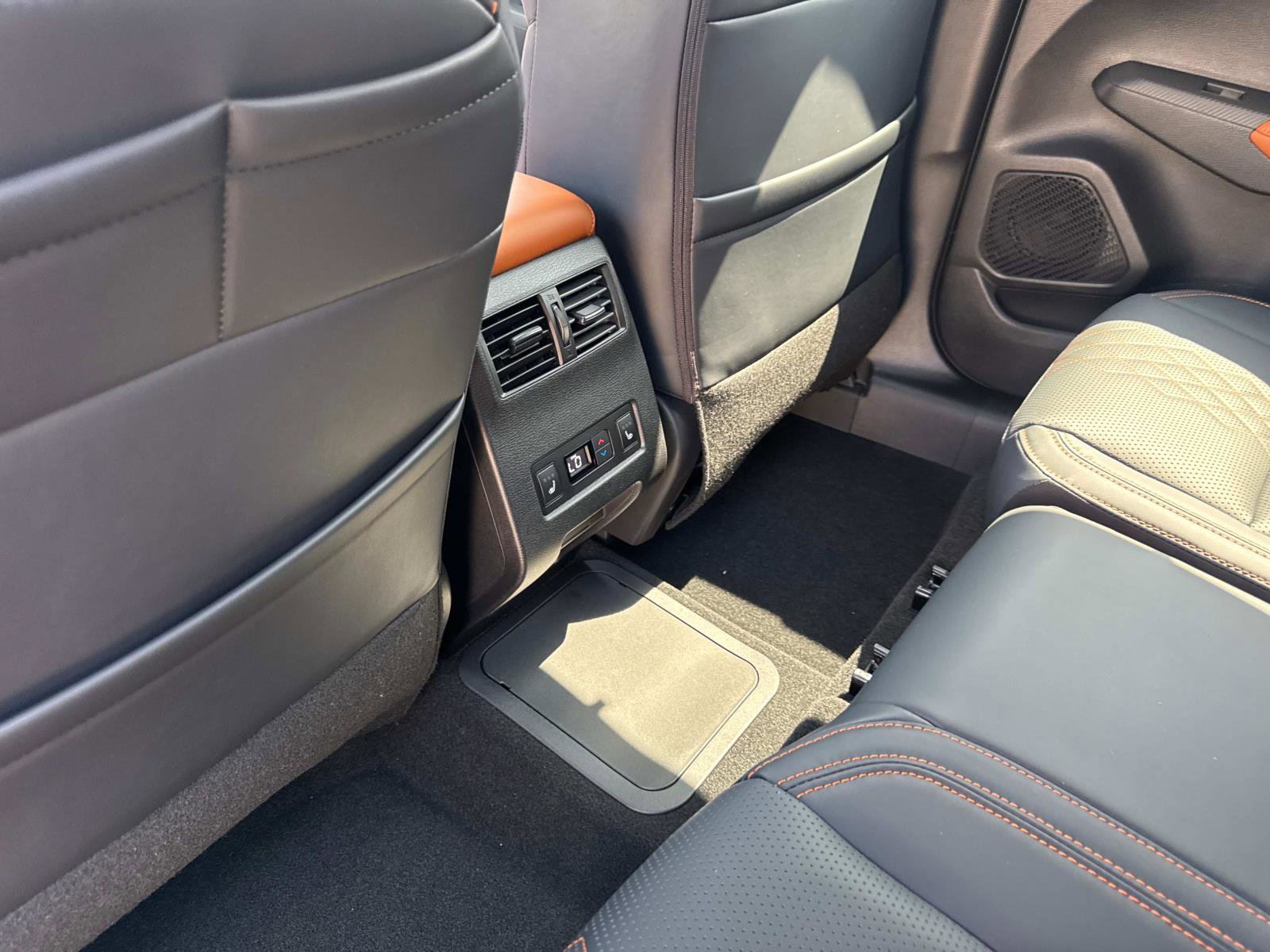 New 2025 Mitsubishi Outlander SEL image 13