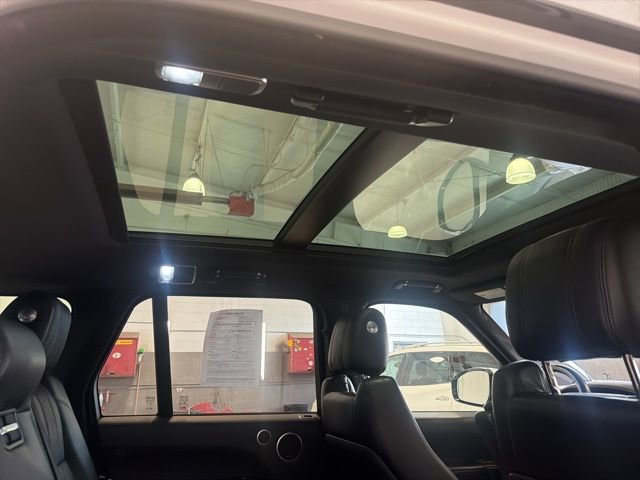 Used 2016 Land Rover Range Rover HSE image 14